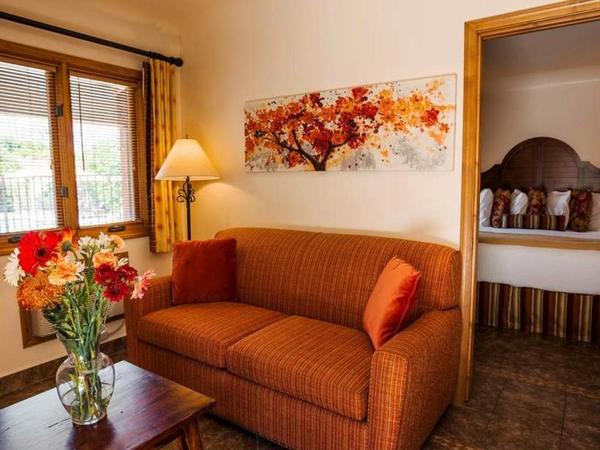 El Mirasol Suite Sitting Area