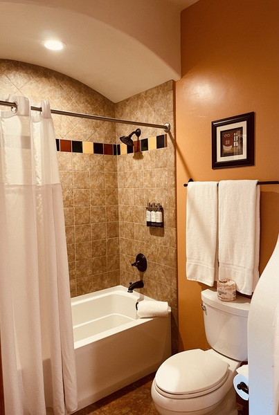 Los Arboles Suite Bathroom