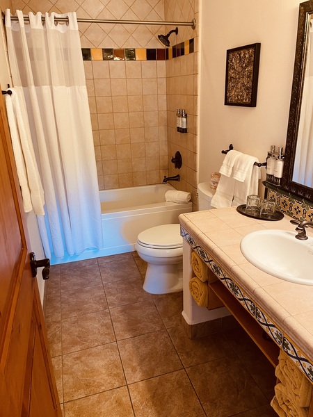 El Mirasol Suite Second Bathroom