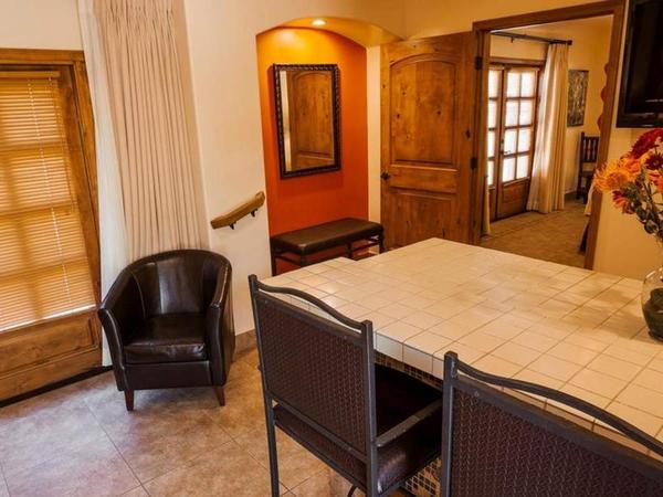 Los Arbles Suite Bar Area