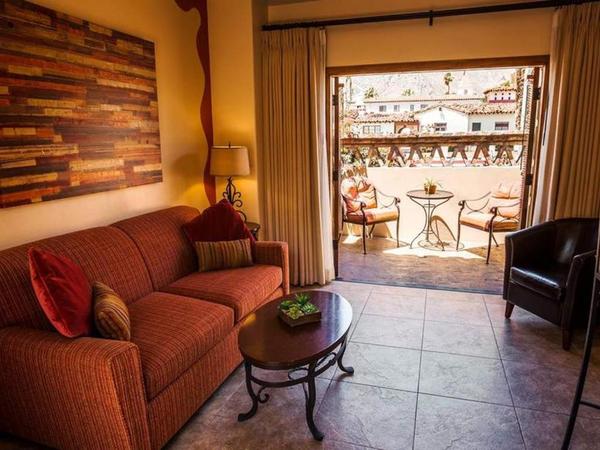 Los Arboles Suie Sitting Area